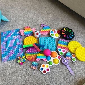 Pop-its and fidgets
